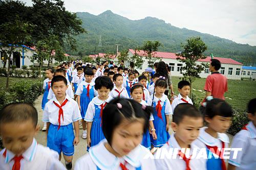 都江堰市初中最新新闻，都江堰市初中最新动态报道